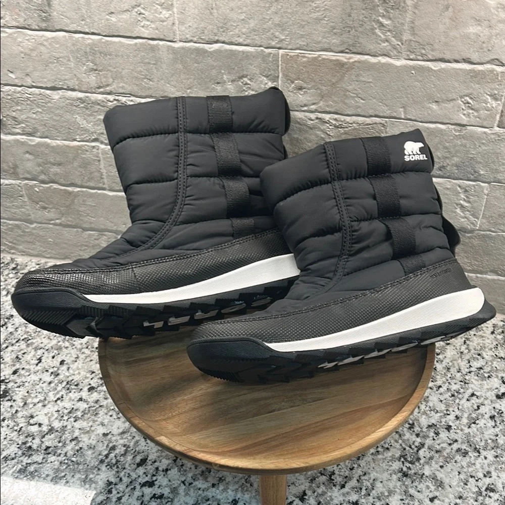Sorel Kids whitney II waterprof puffy nylon winter bots.